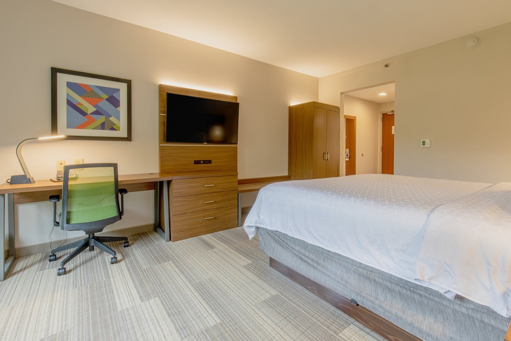 Holiday Inn Express Johnson City 14/48