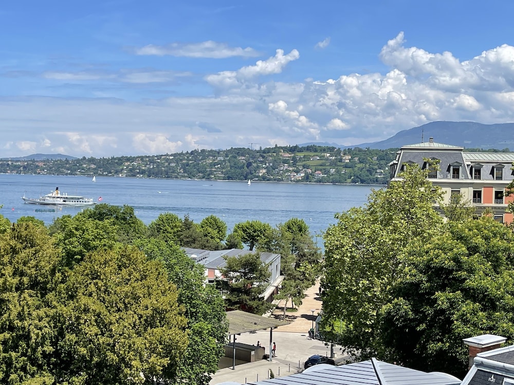 Geneva Hostel 22/70