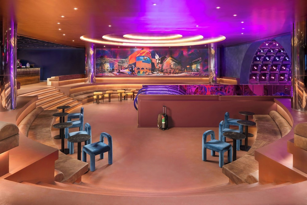 Moxy London Piccadilly Circus 38/47