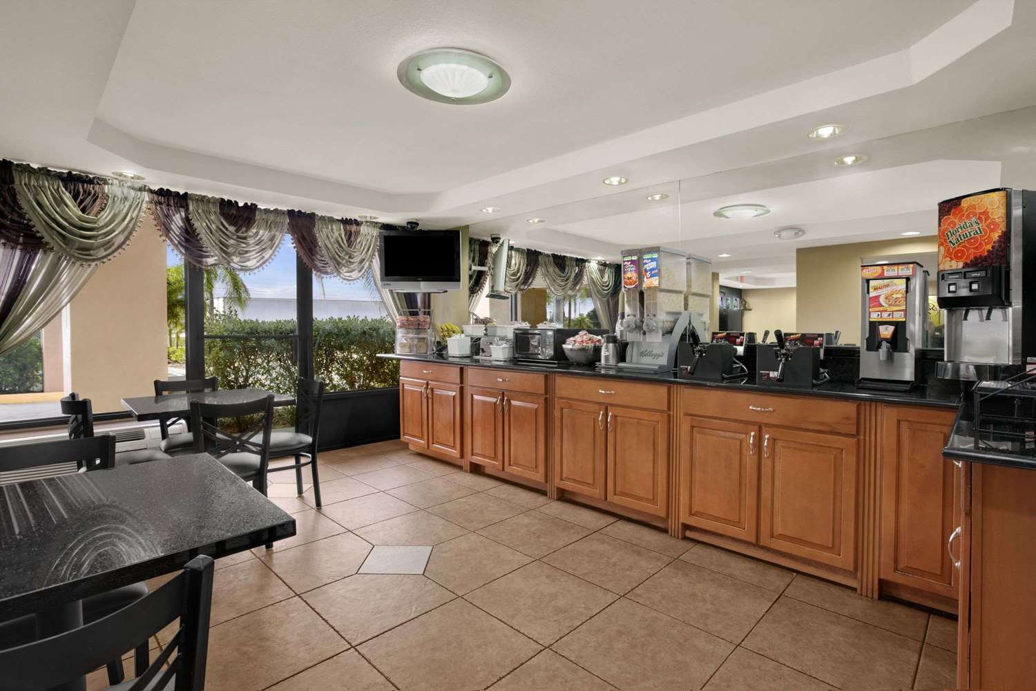 Super 8 Fort Myers Hotel 5/9