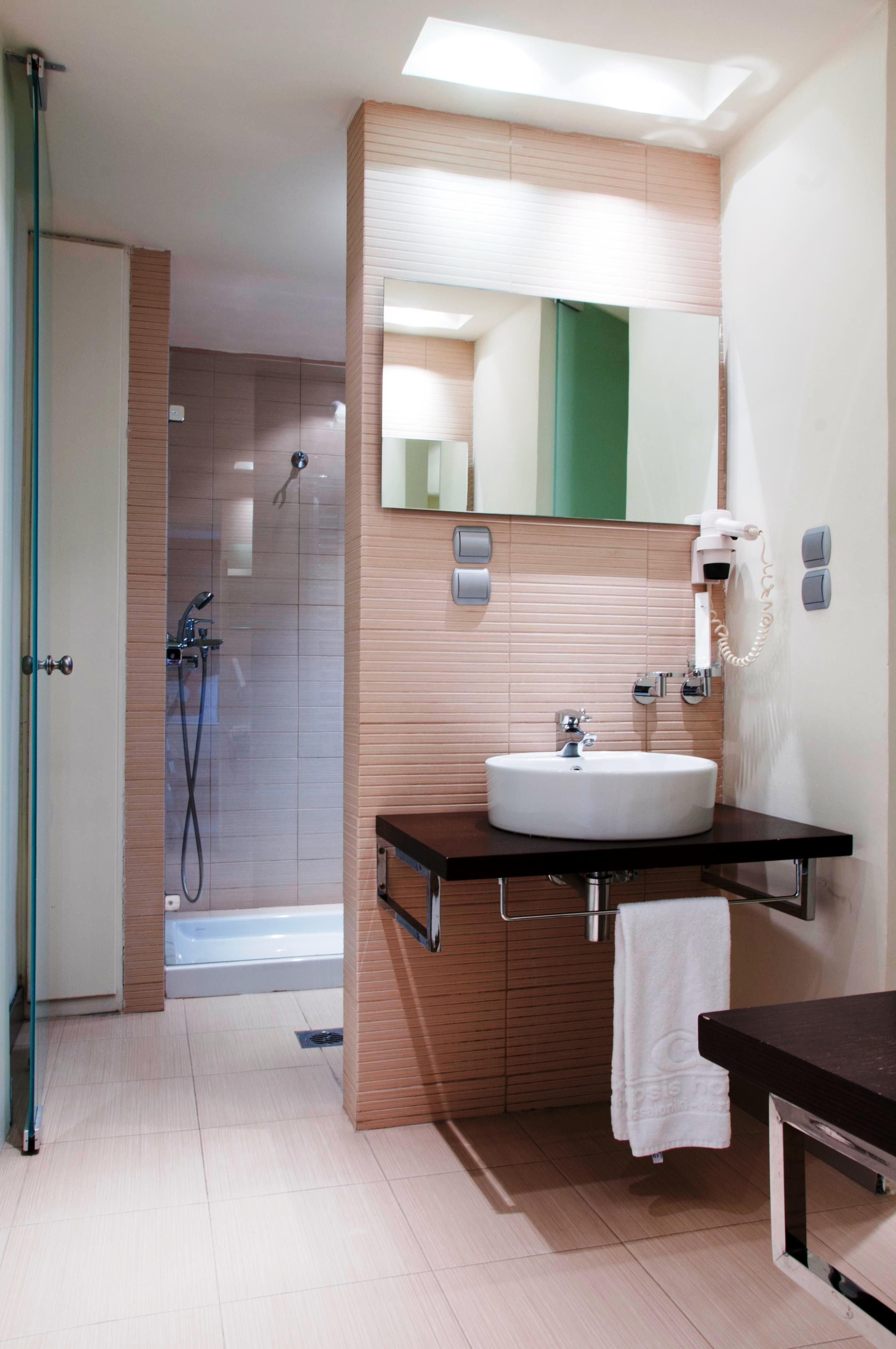 جناح جونيور، Capsis Hotel Thessaloniki 4/4