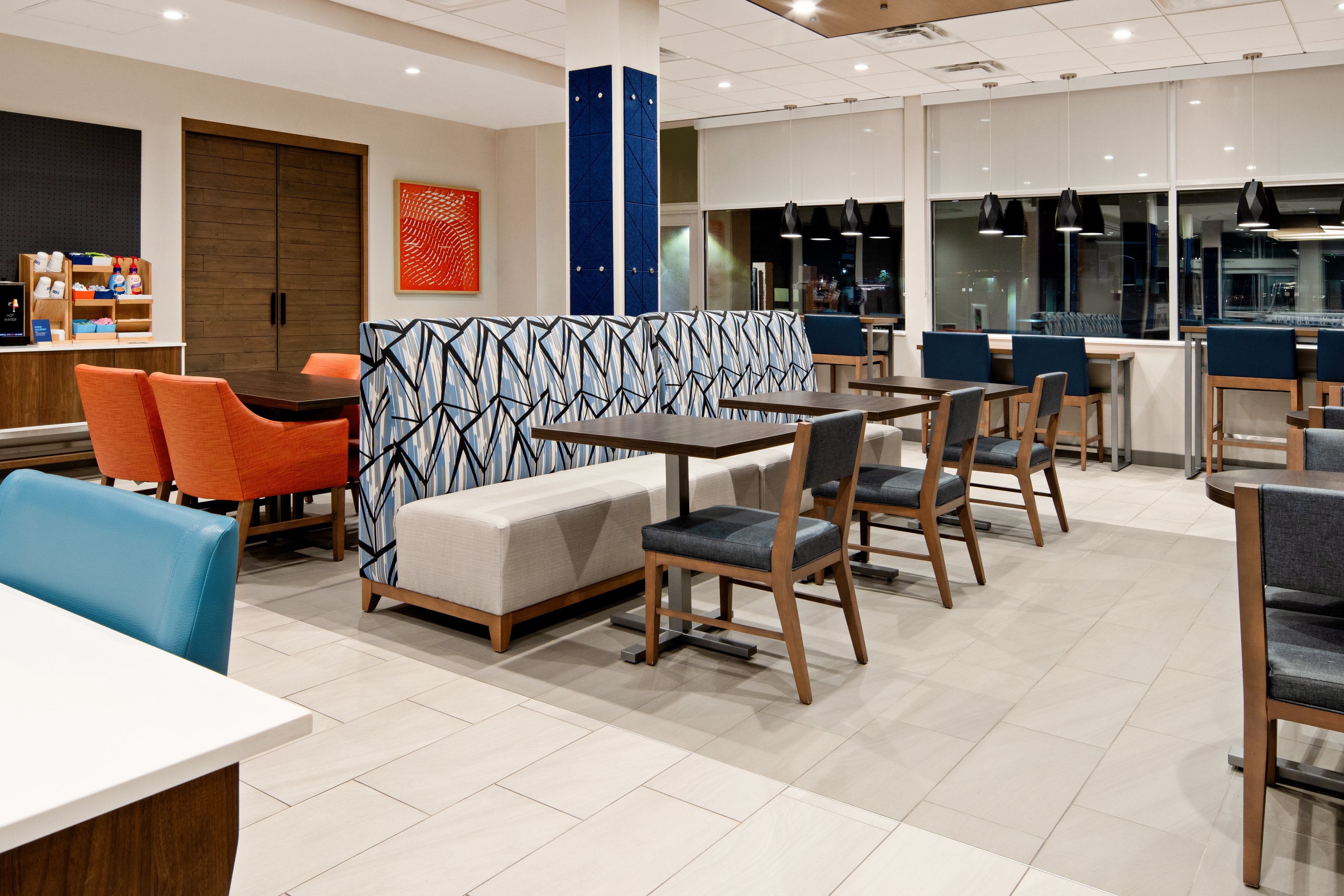 Holiday Inn Express and Suites Palm Desert Millennium 36/52