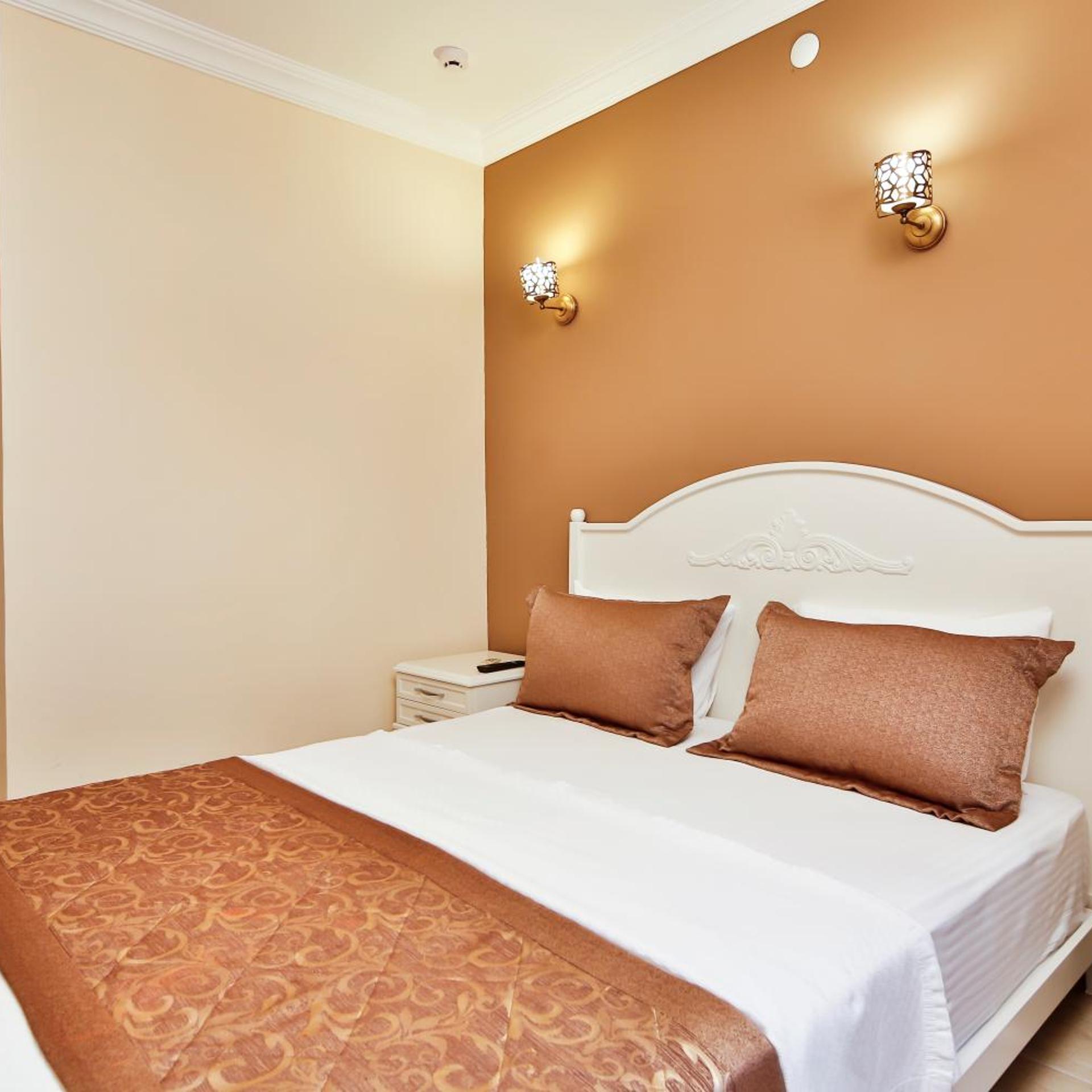 Room, Double or Twin Bed, Partial Sea View