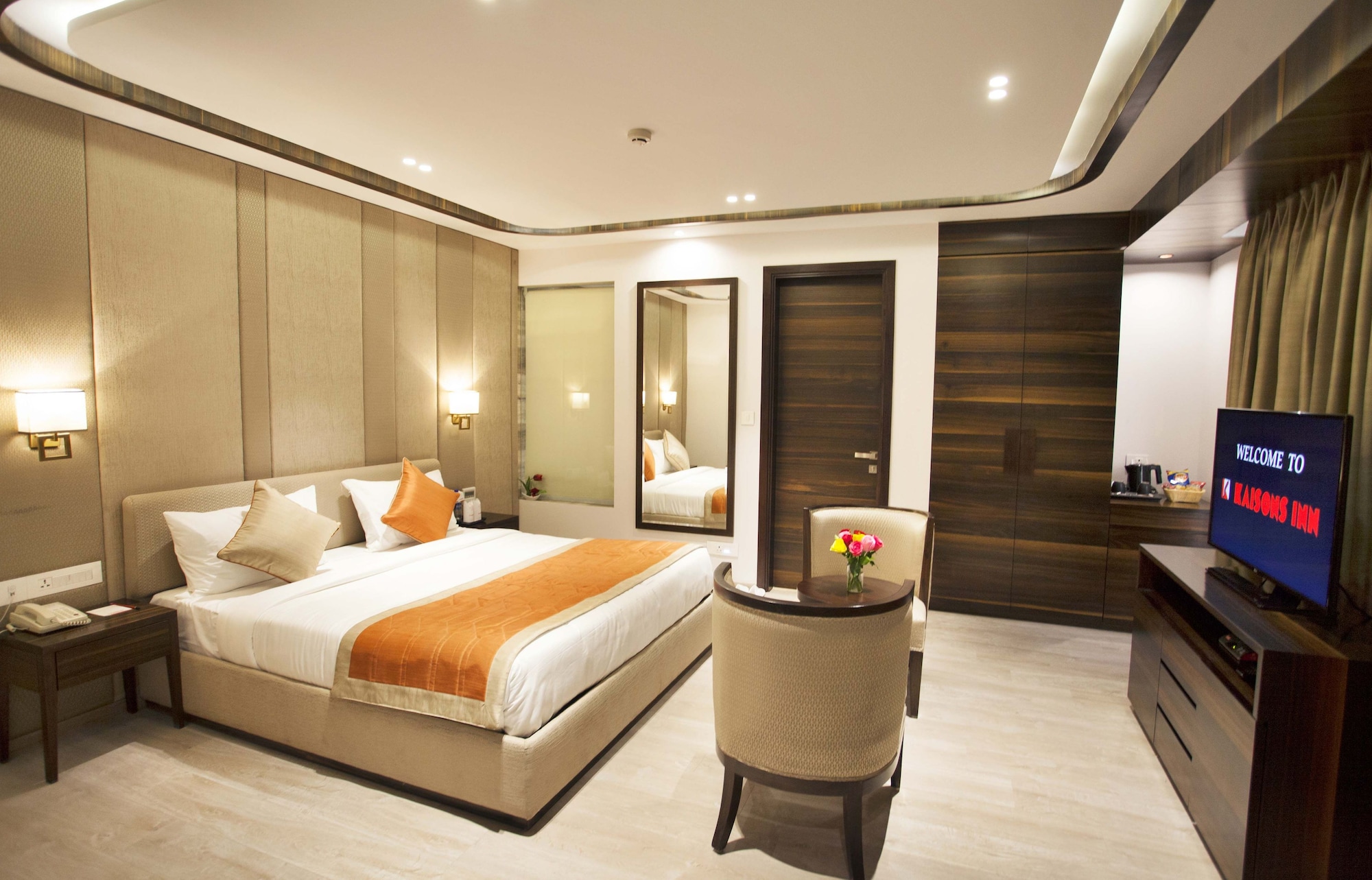 ROYAL, SUITE, KING BED