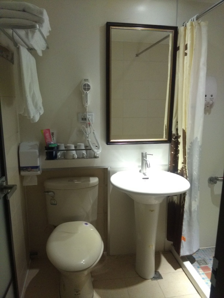 Denver Mllan Hotel 17/18
