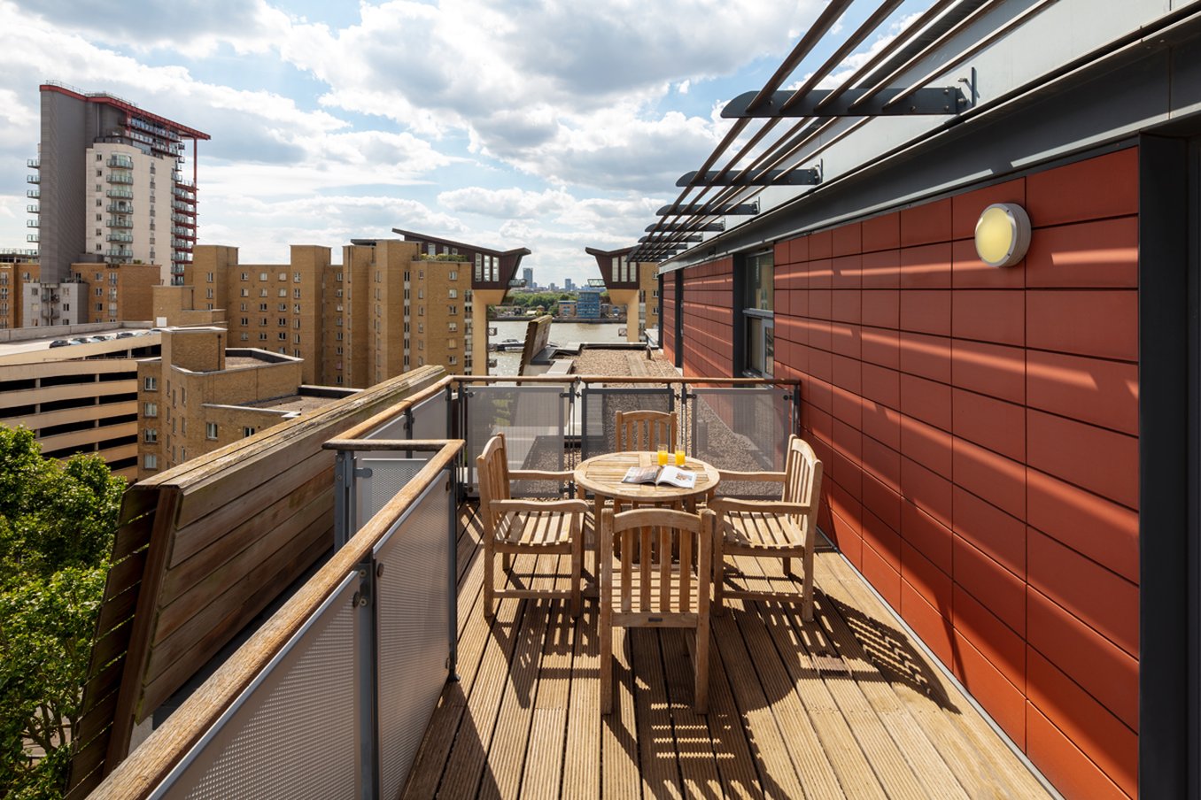 Marlin Apartments Canary Wharf 30/50