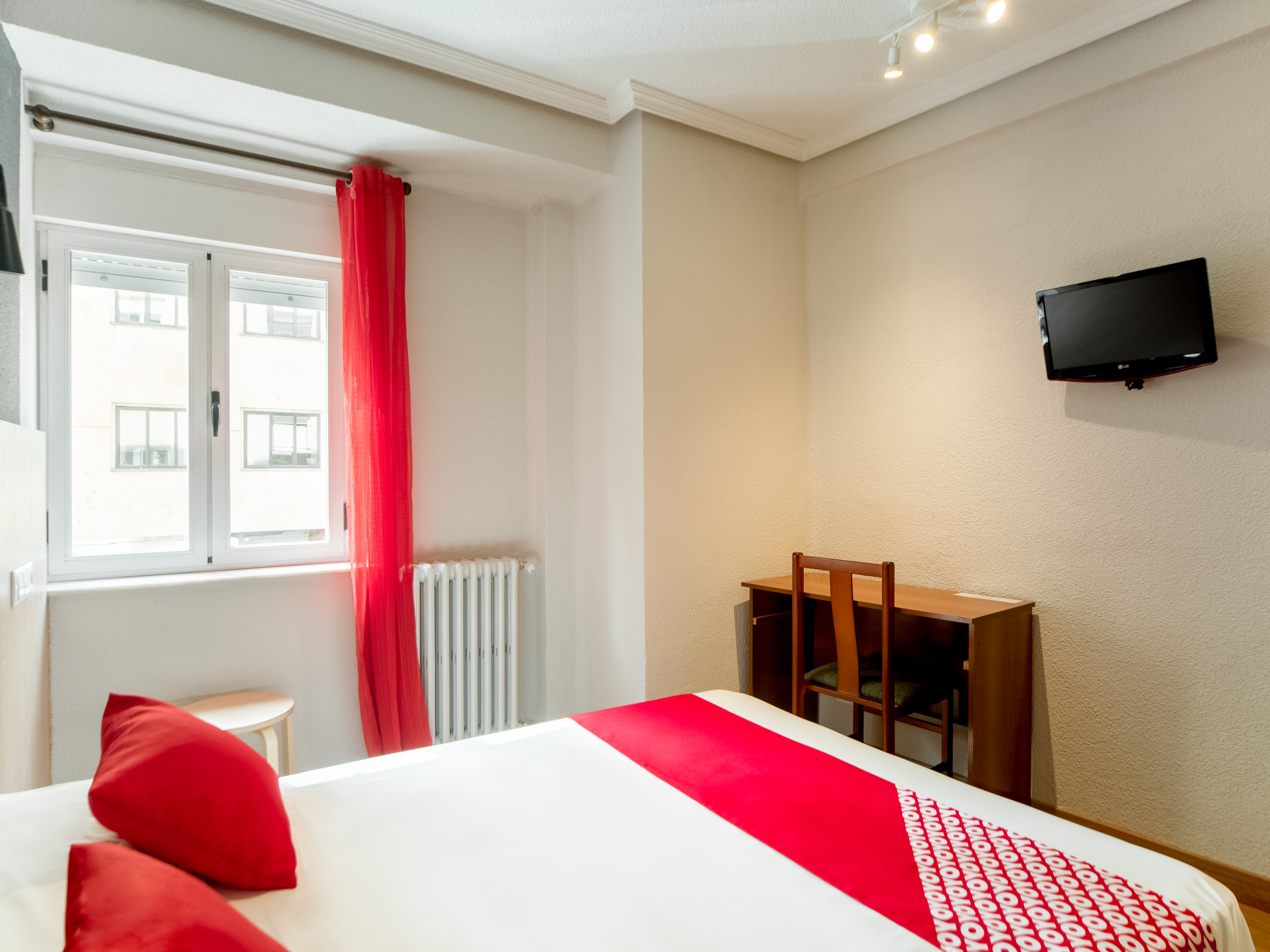 Hostal Uria 8/28