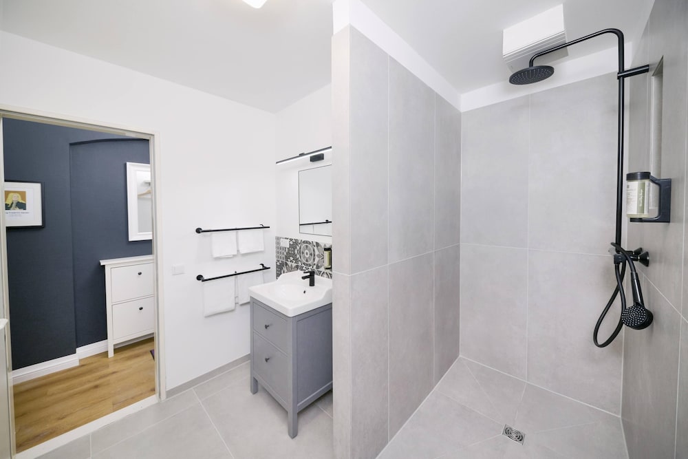 Studio, Twin Beds, Old Town Apartments Schonhauser Allee Berlin 8/9