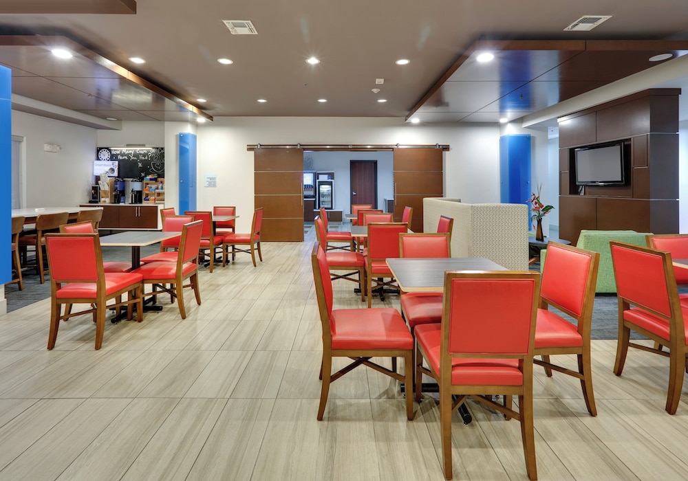 Holiday Inn Express Hotel And Suites Denton Unt Twu 56/68
