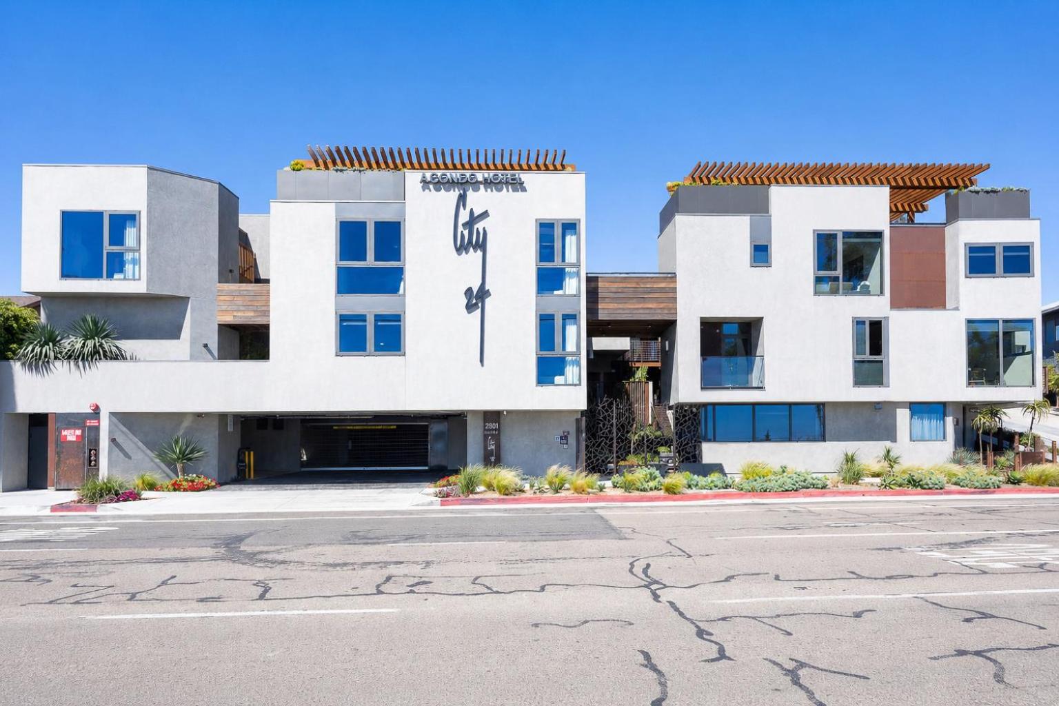 City24 Condo Hotel Little Italy Mission Hills 45/49