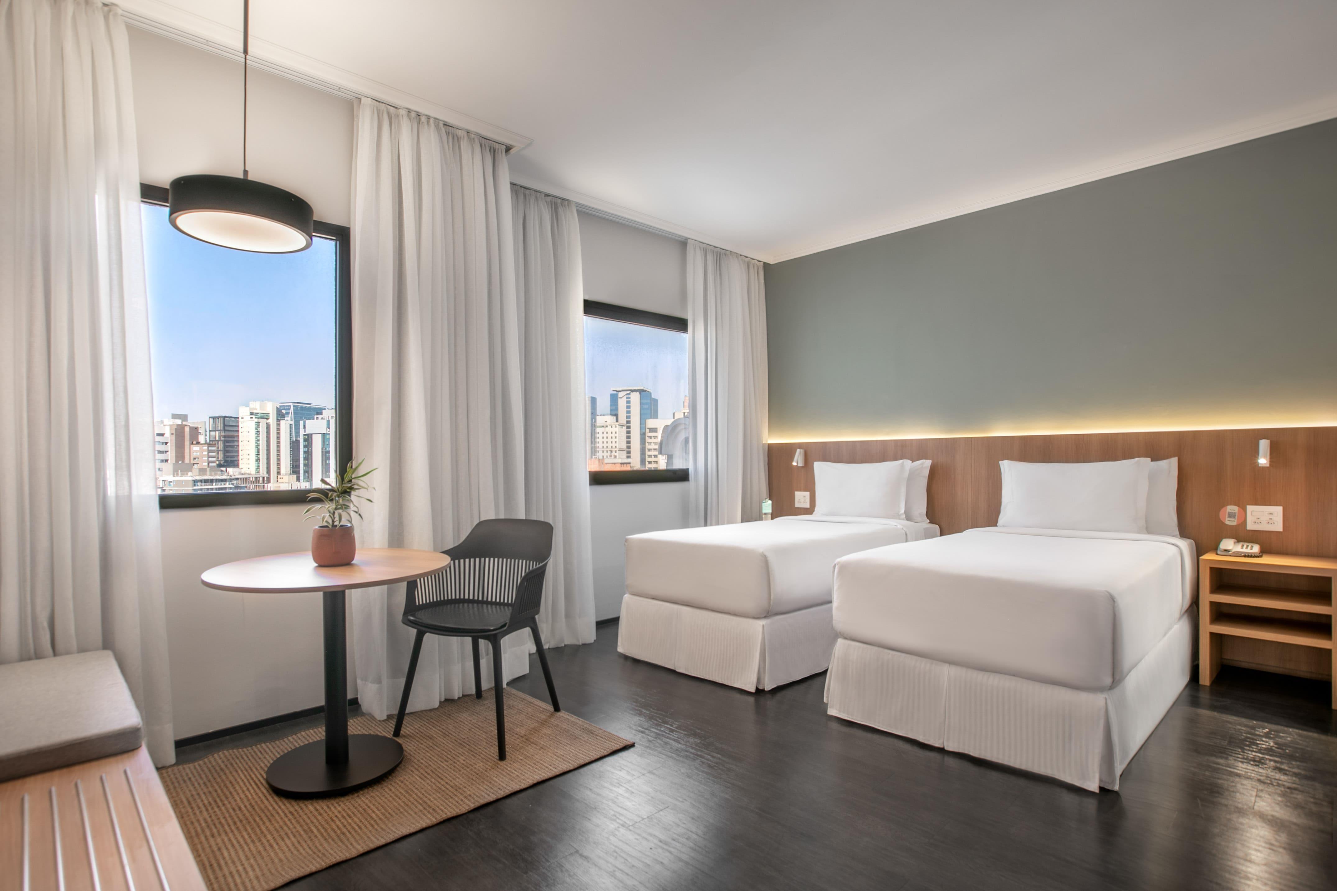 Innside, Queen Bed, City View