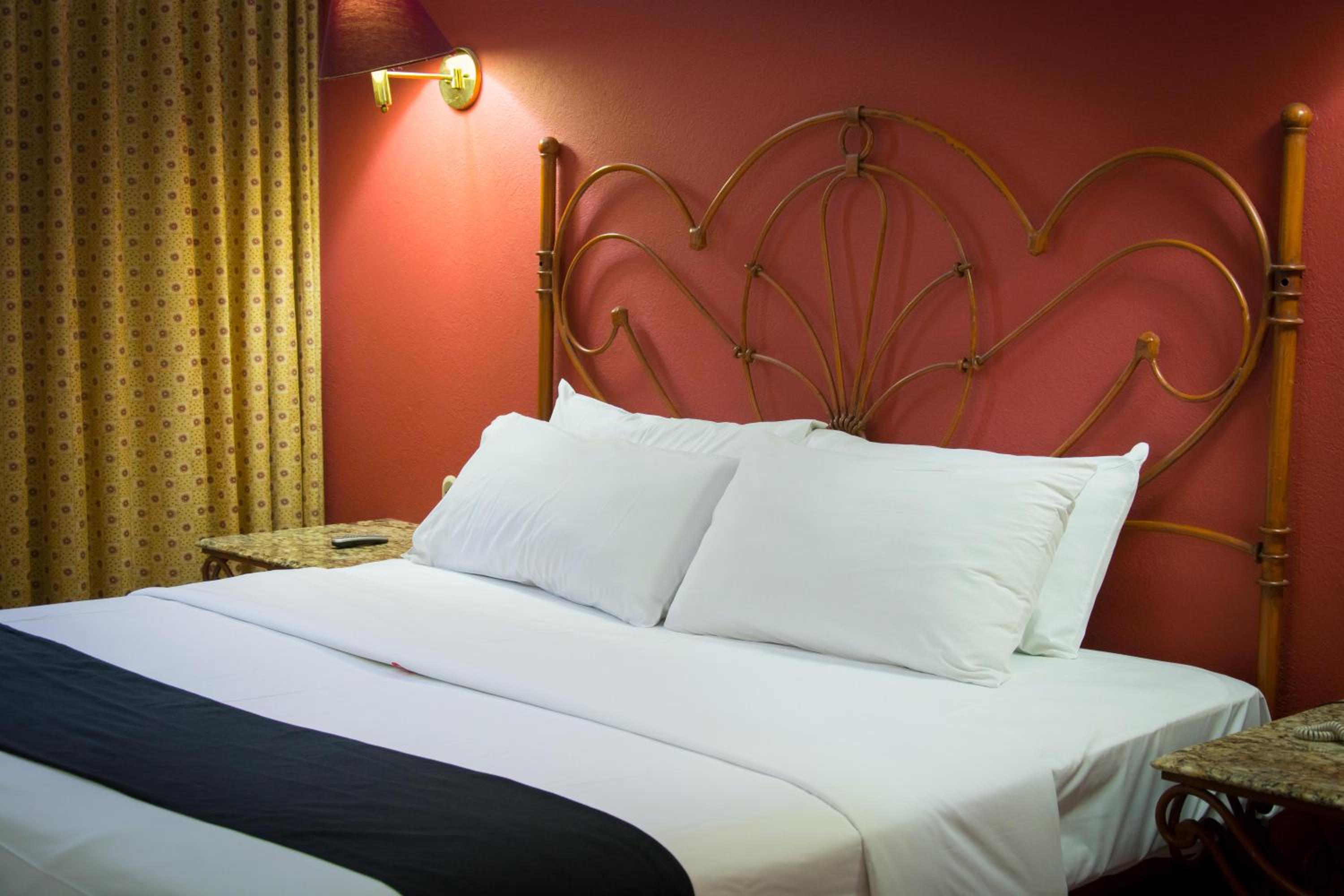 Oyo Flagship Hotel Santa Maria 84/98