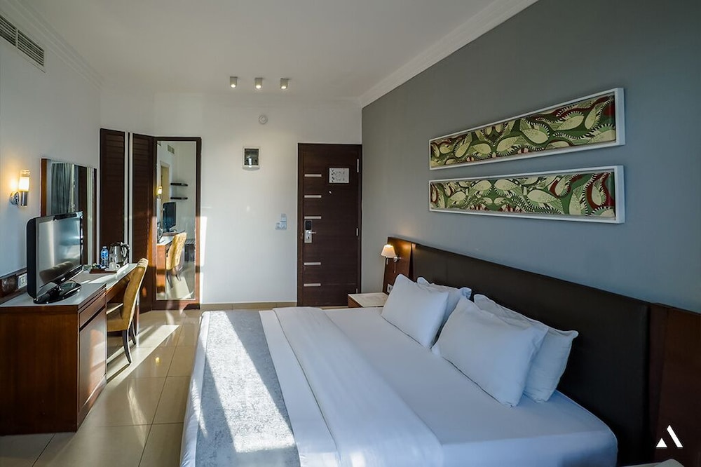 The Avenue Suites 9/46
