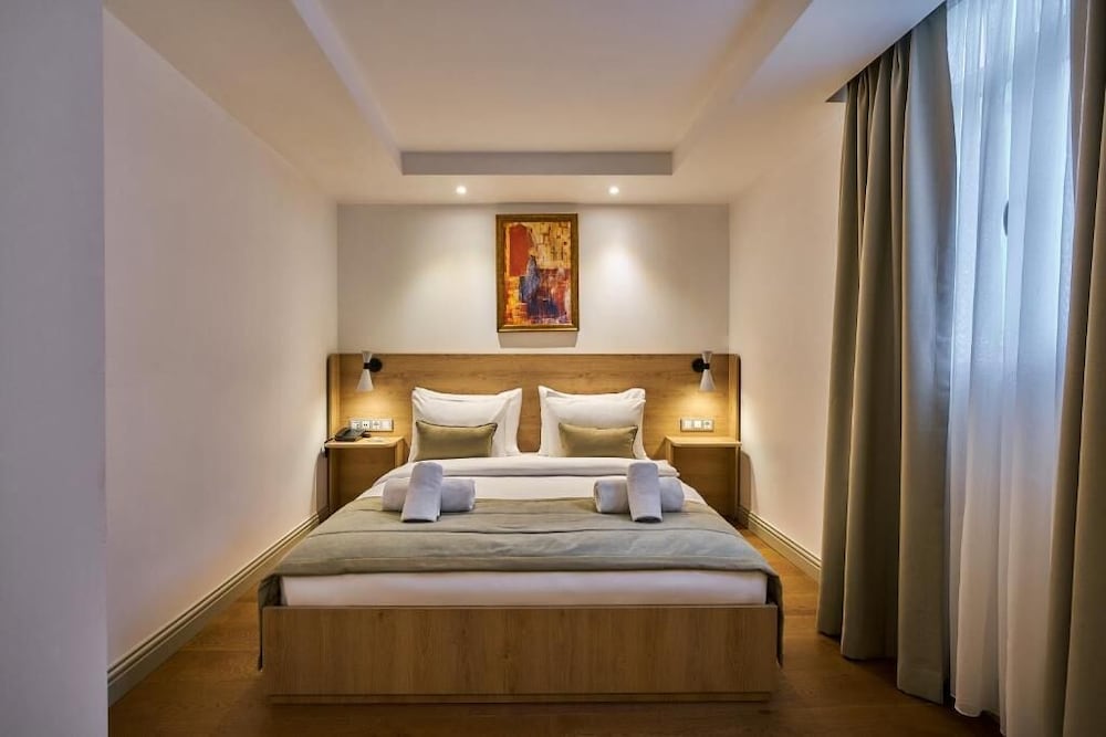 STANDARD, KING BED