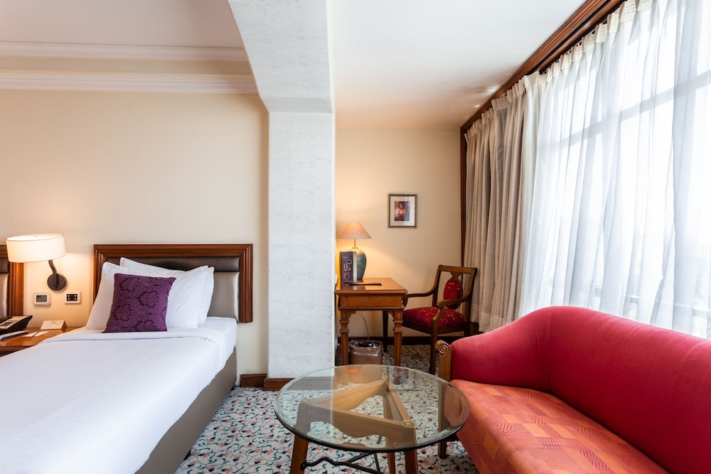 The Maya Hotel 16/50