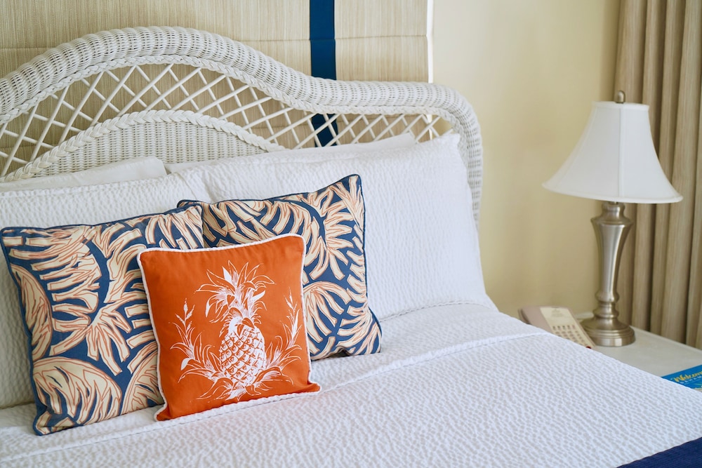Sandyport Beaches Resort 22/77
