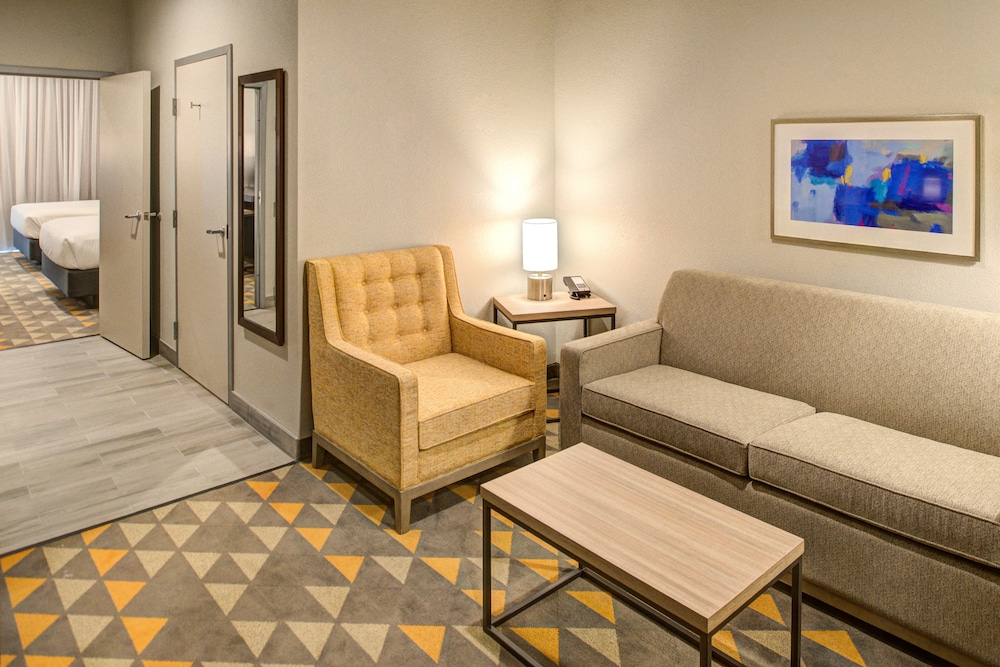 Holiday Inn Hotel Suites Houston West Katy Mills 34/54