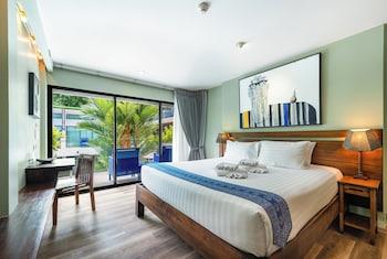 DELUXE, DOUBLE BED, POOL VIEW