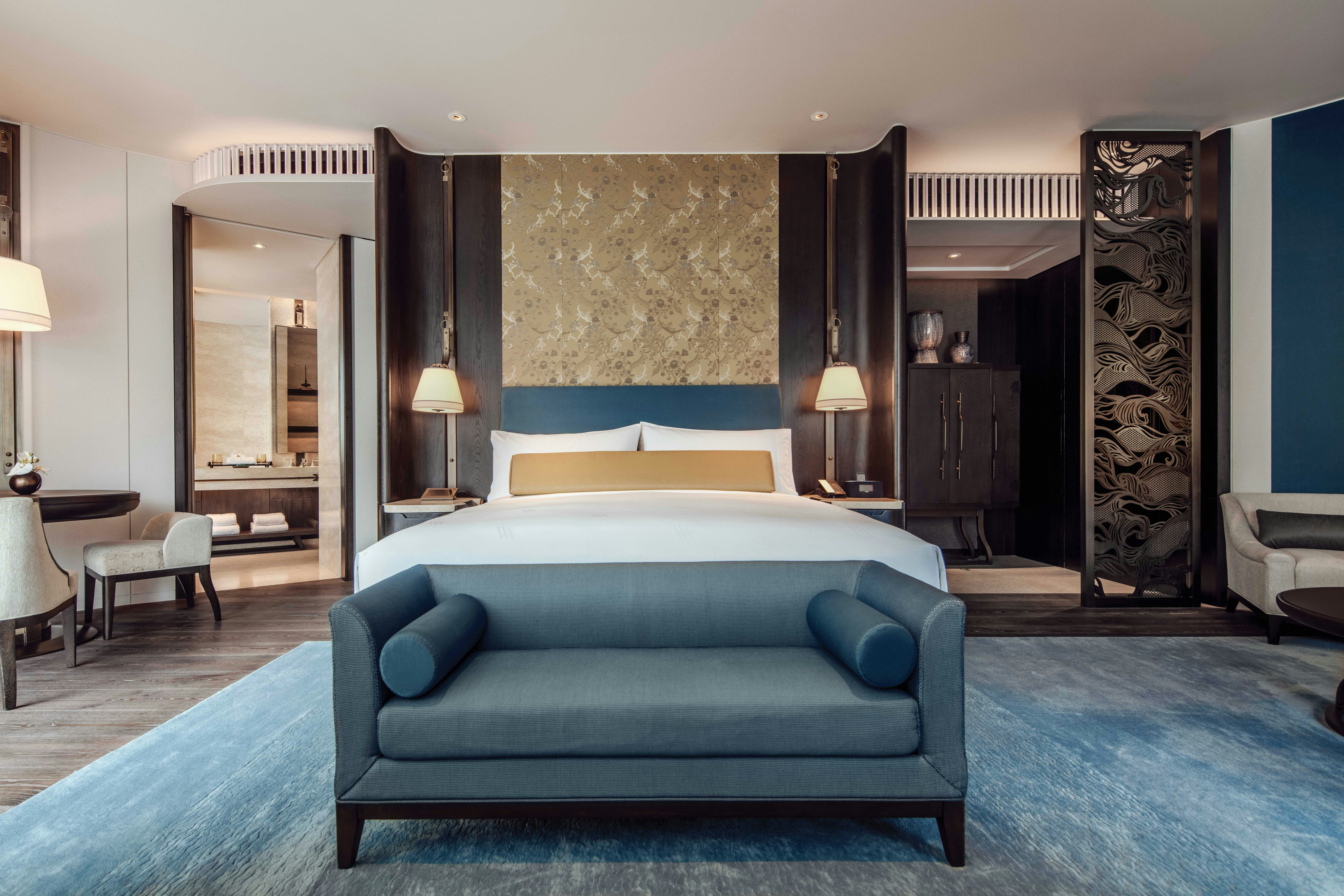 2 BEDROOMS, FAMILY SUITE, KING BED