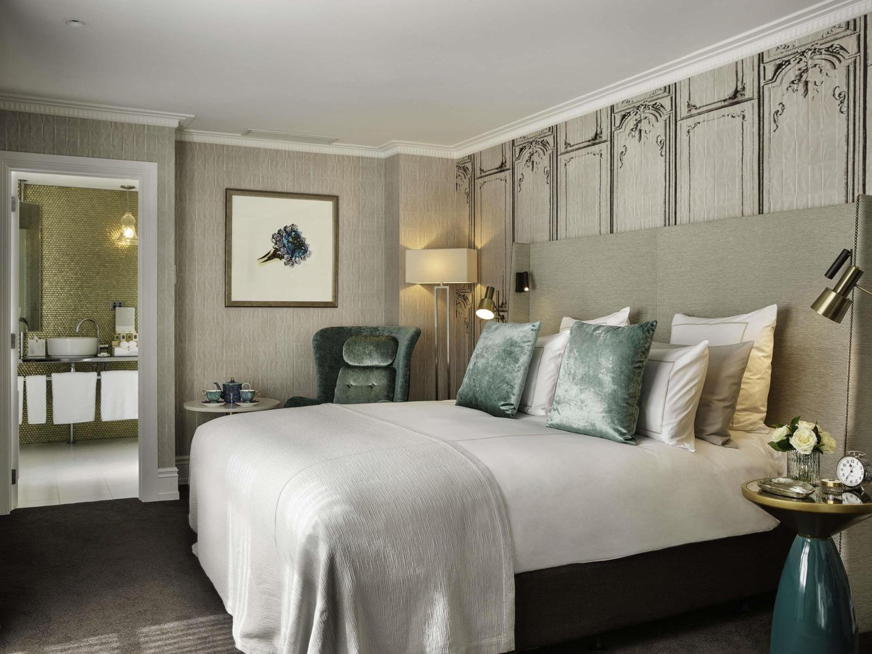 SUPERIOR, KING BED, CITY VIEW