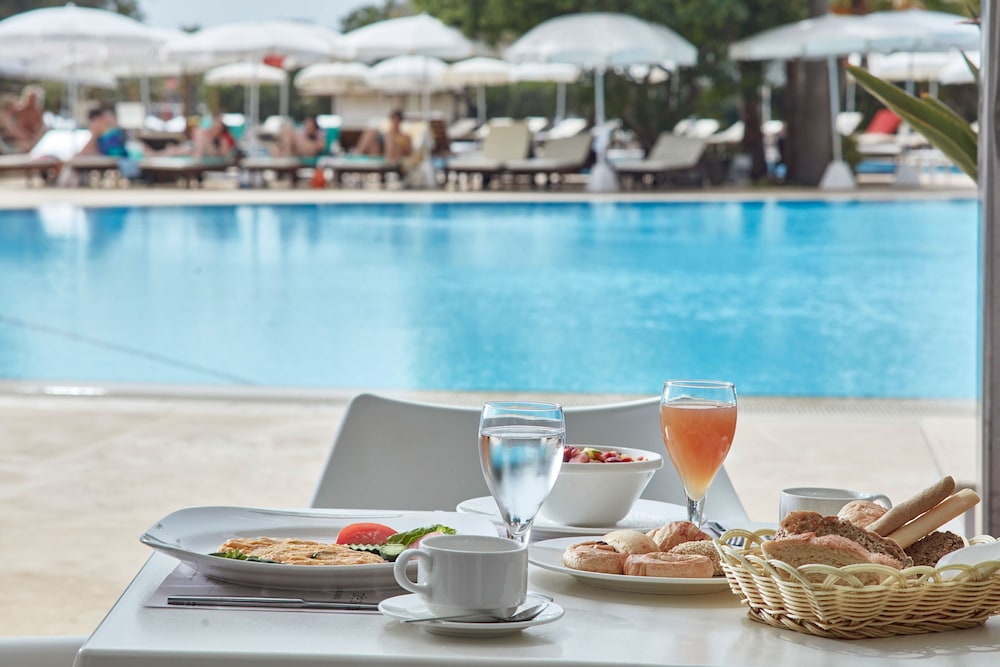 Grecian Bay Hotel 54/75