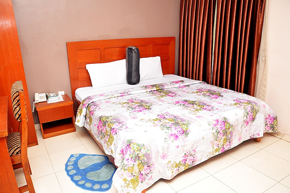 Golden Destiny Hotel Limited 25/100