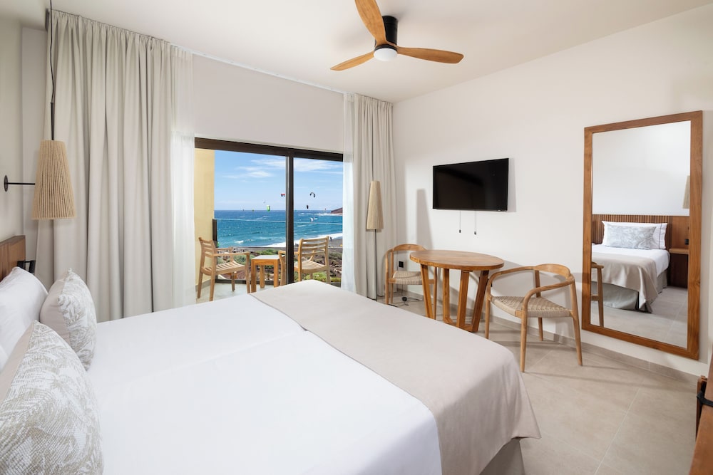 Playa Surf CBbC Hotel 4/34