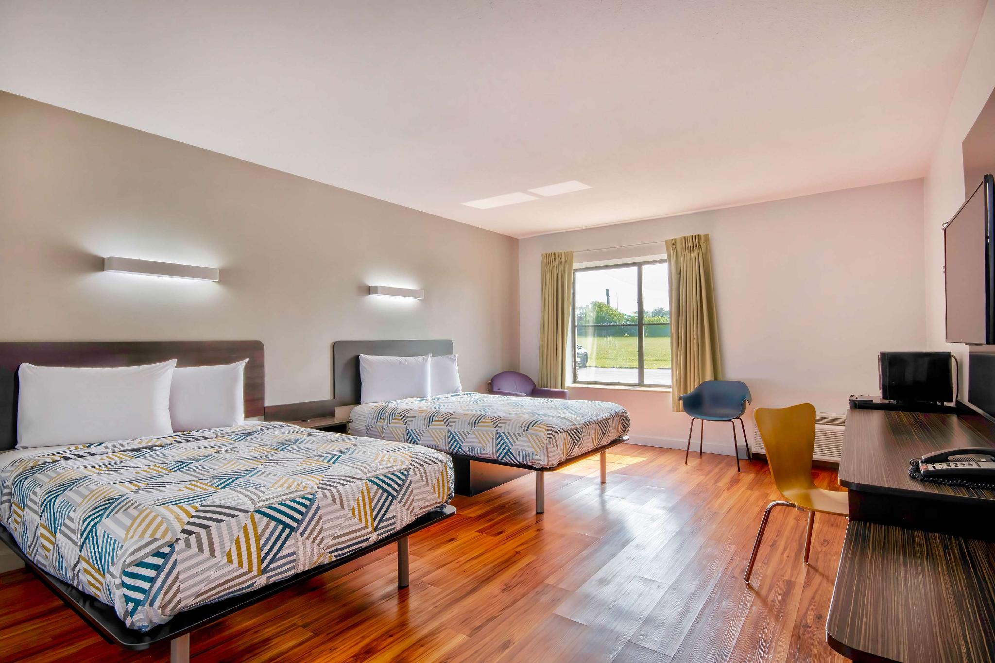 2 Full Beds - Non-Smoking