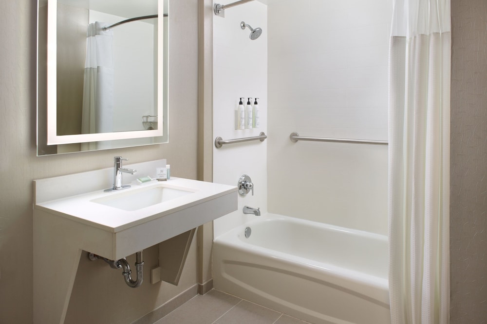 STUDIO, SUITE, KING BED, SOFA, ACCESSIBLE
