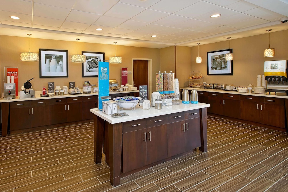 Hampton Inn West Bloomfield Novi 8/43