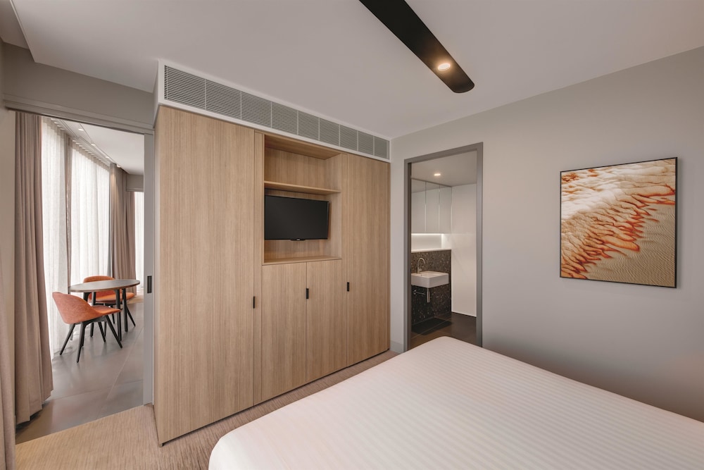 Vibe Hotel Canberra Airport 22/63