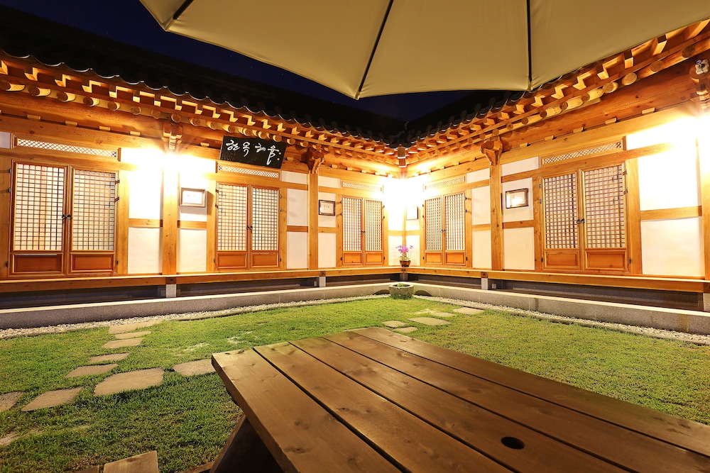 Hanok Hyeyum 21/50