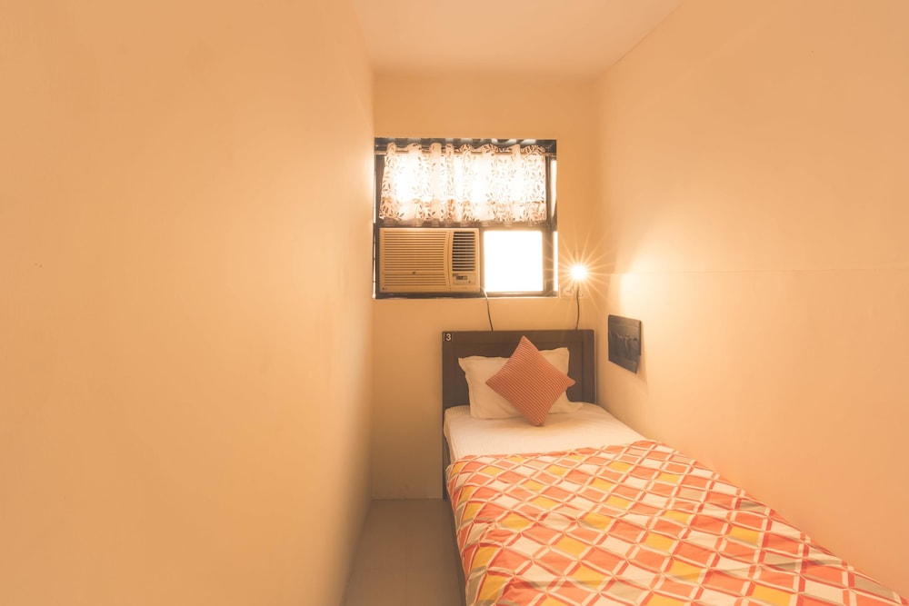 Zostel Mumbai 18/50