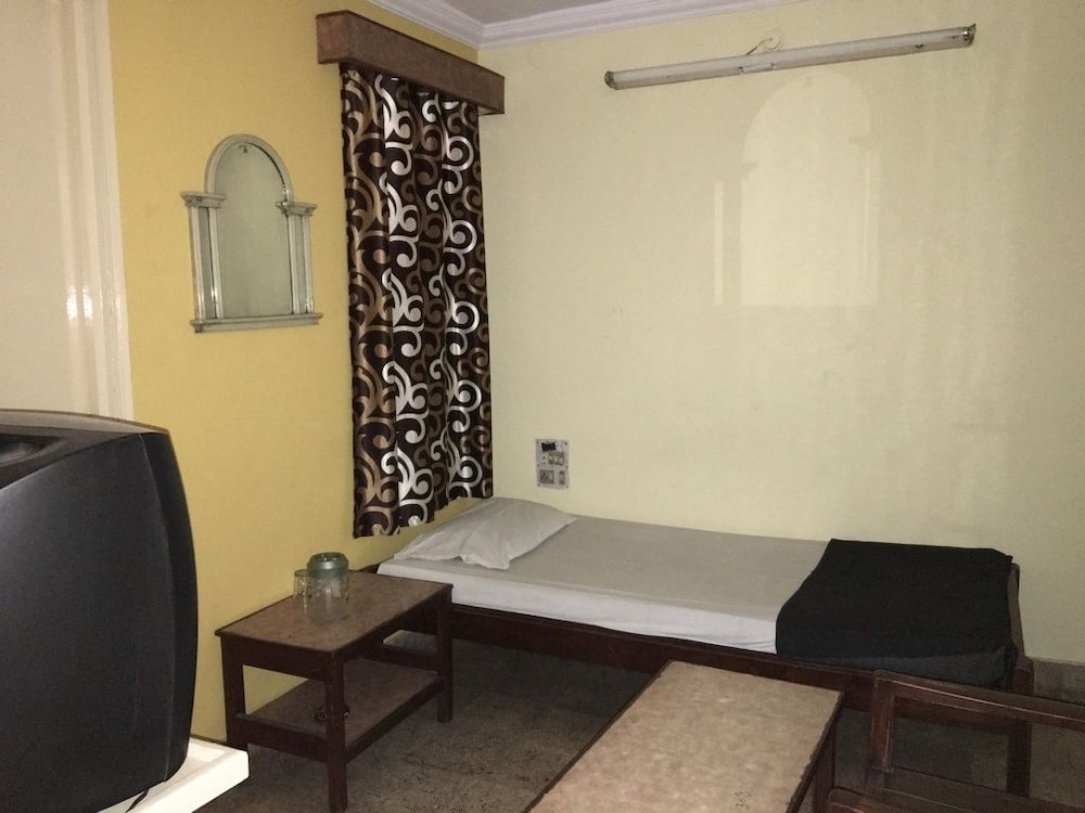 Hotel Bhavani Lodge 13/23