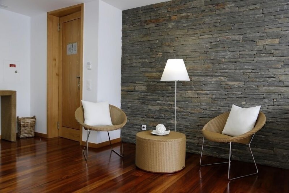 LBV HOUSE HOTEL 32/50