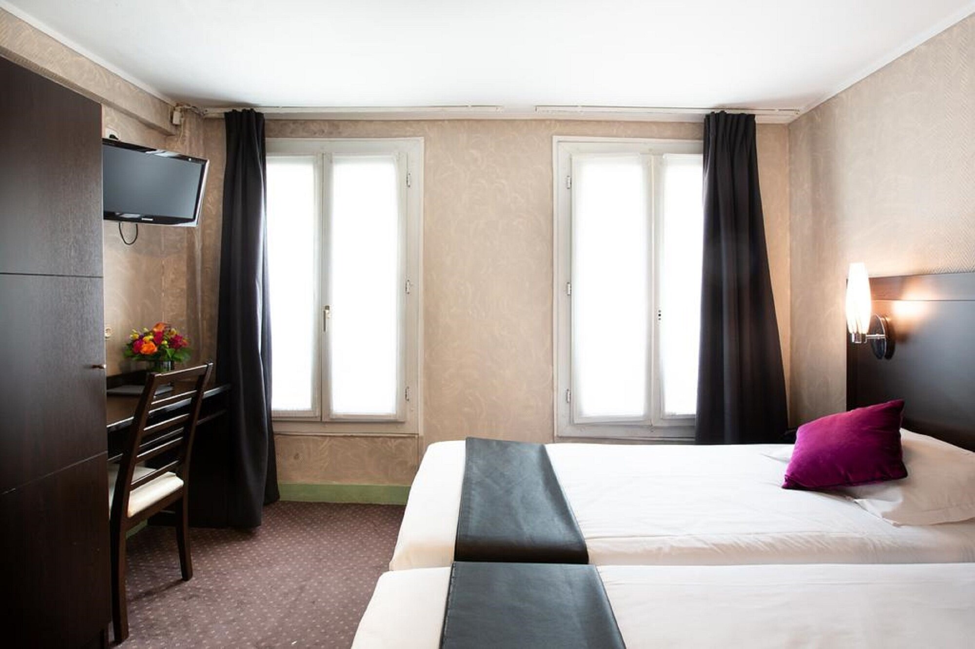 Room, Twin Beds, Private Bathroom