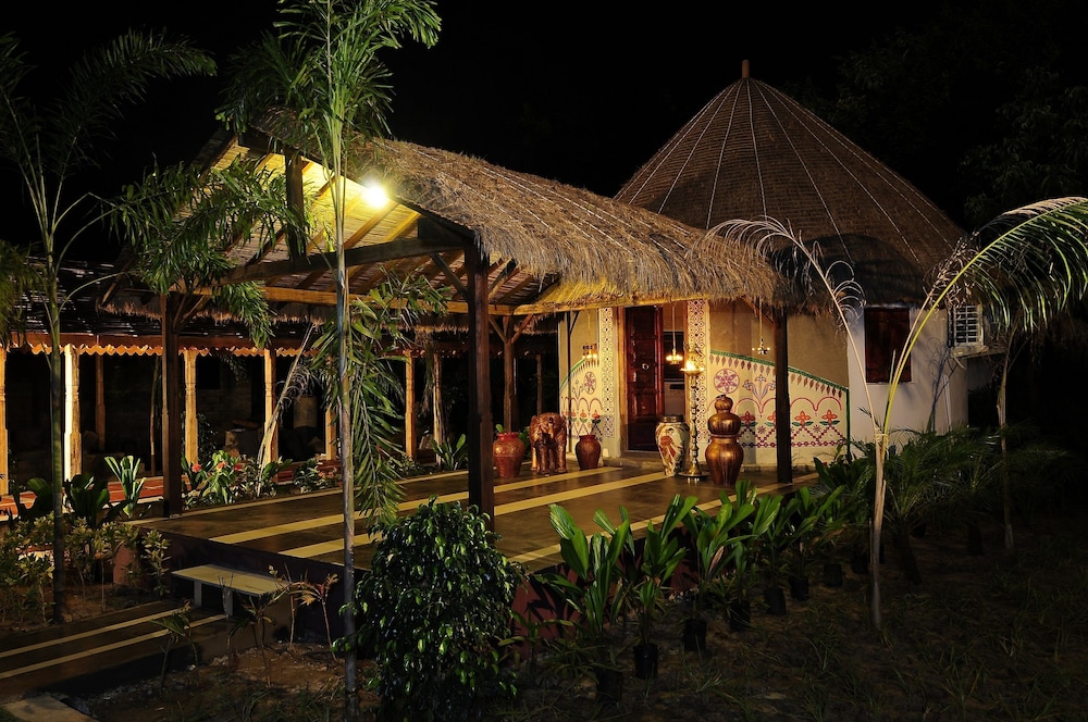 Hotel Palm Greens Club 8/50