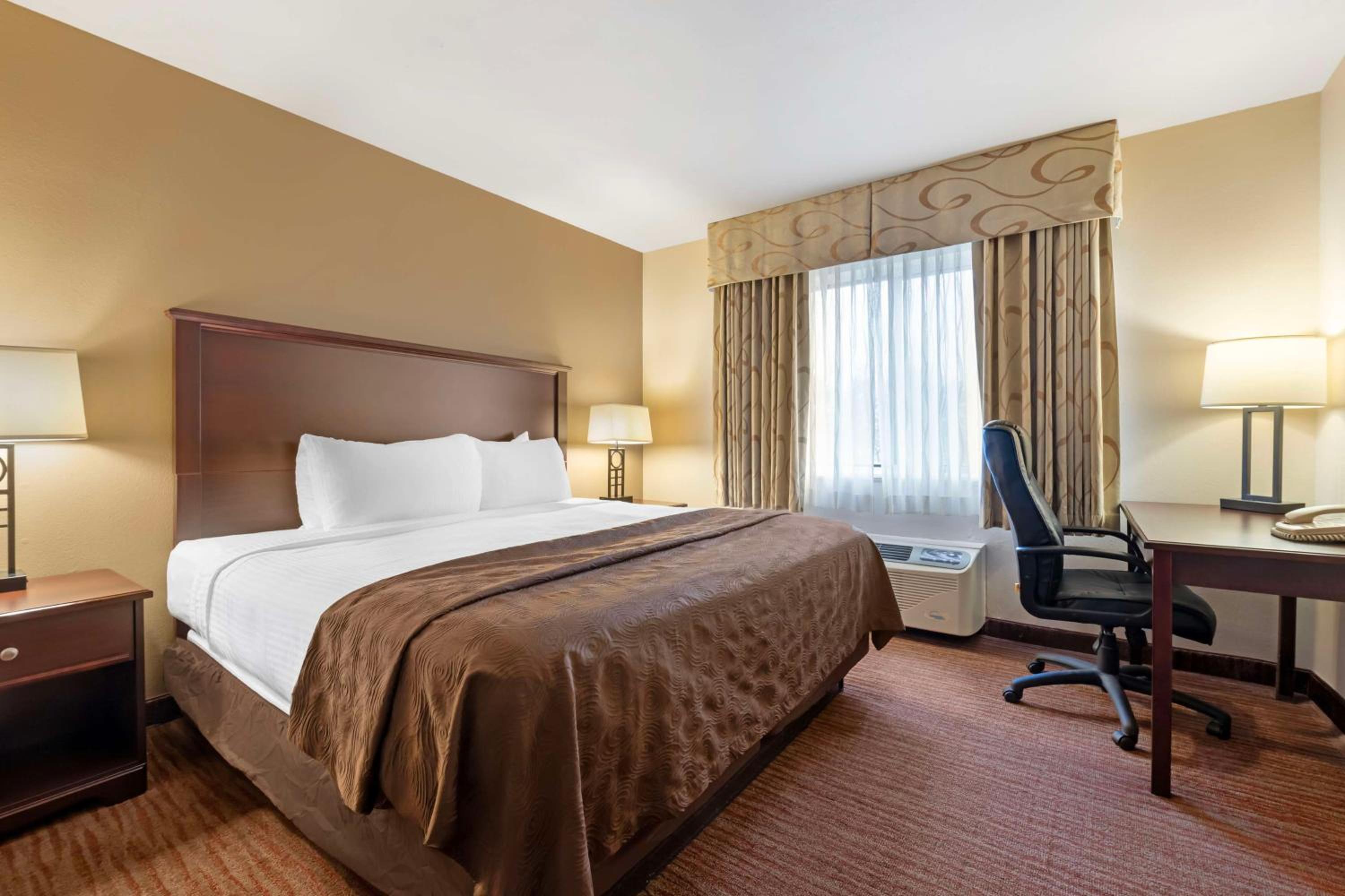 Room, King Bed, Lake View
