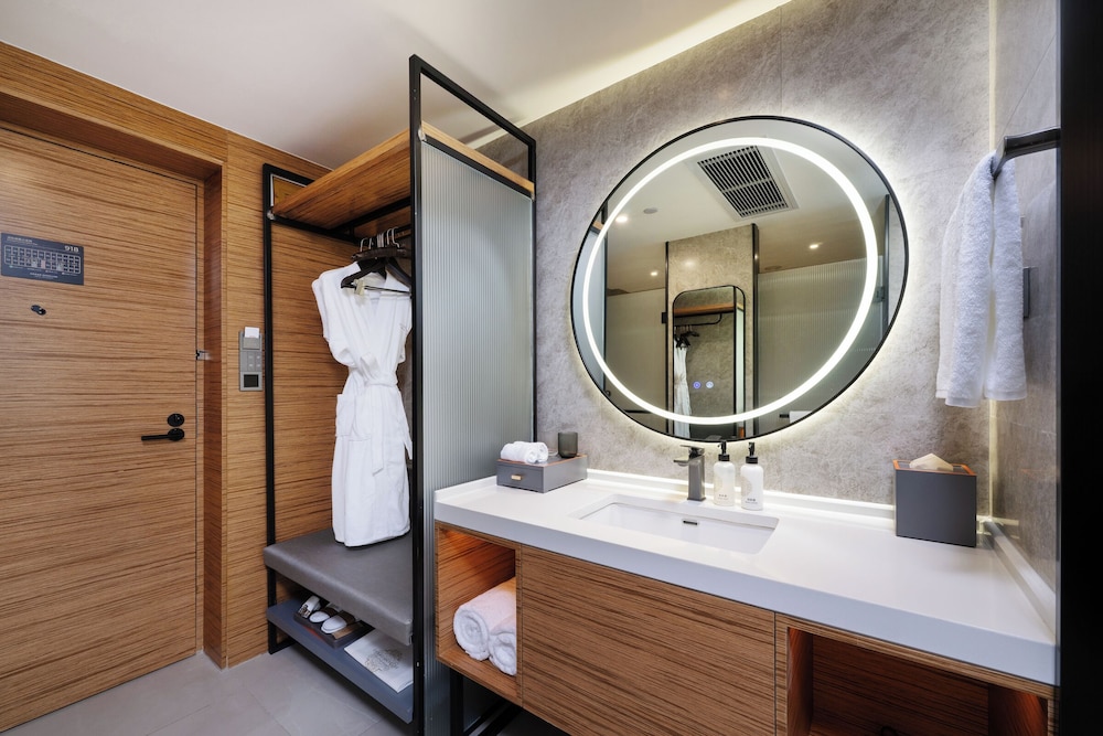 Mercure Guangzhou Baiyun International Airport 38/44