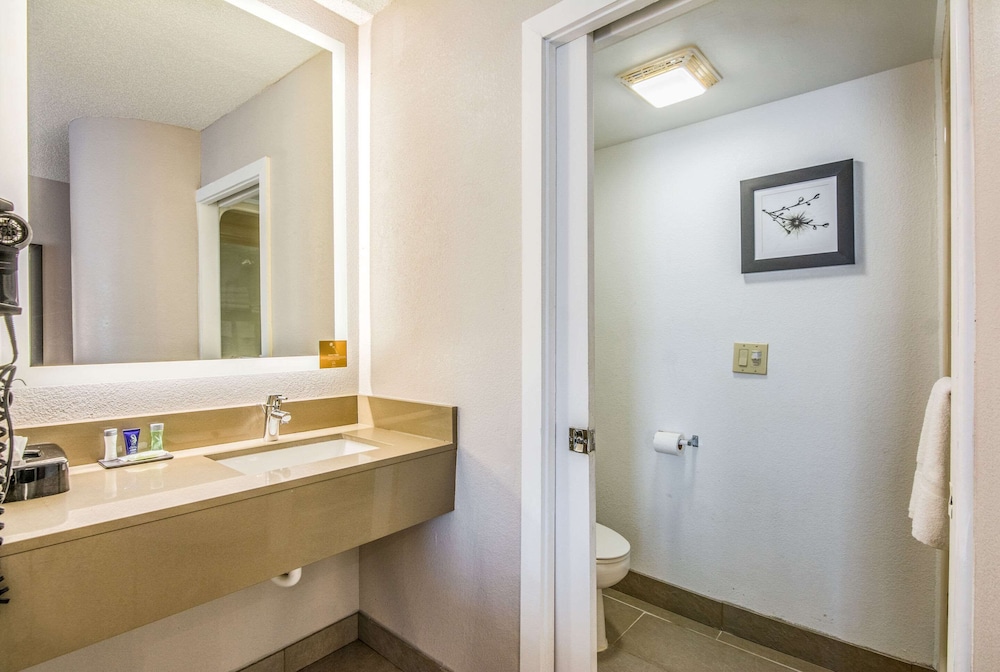 Sleep Inn Fort Mill near Carowinds Blvd. 21/46