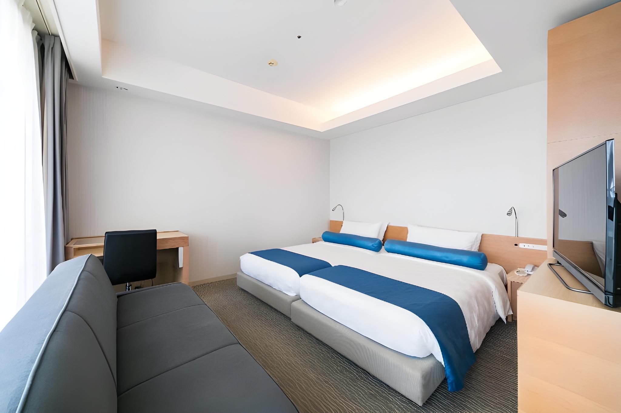 Deluxe, Triple, Twin Beds, Unit Bath, Balcony