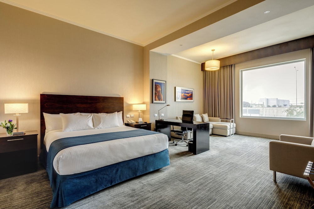 DELUXE, FAMILY, KING BED