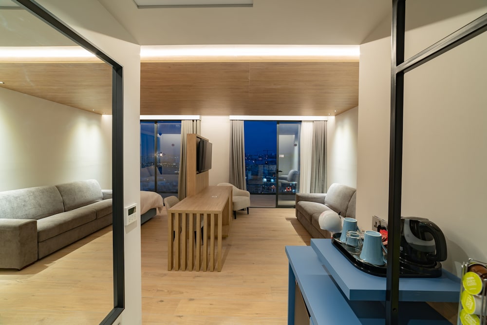 Mercure St. Julian s Malta 48/69