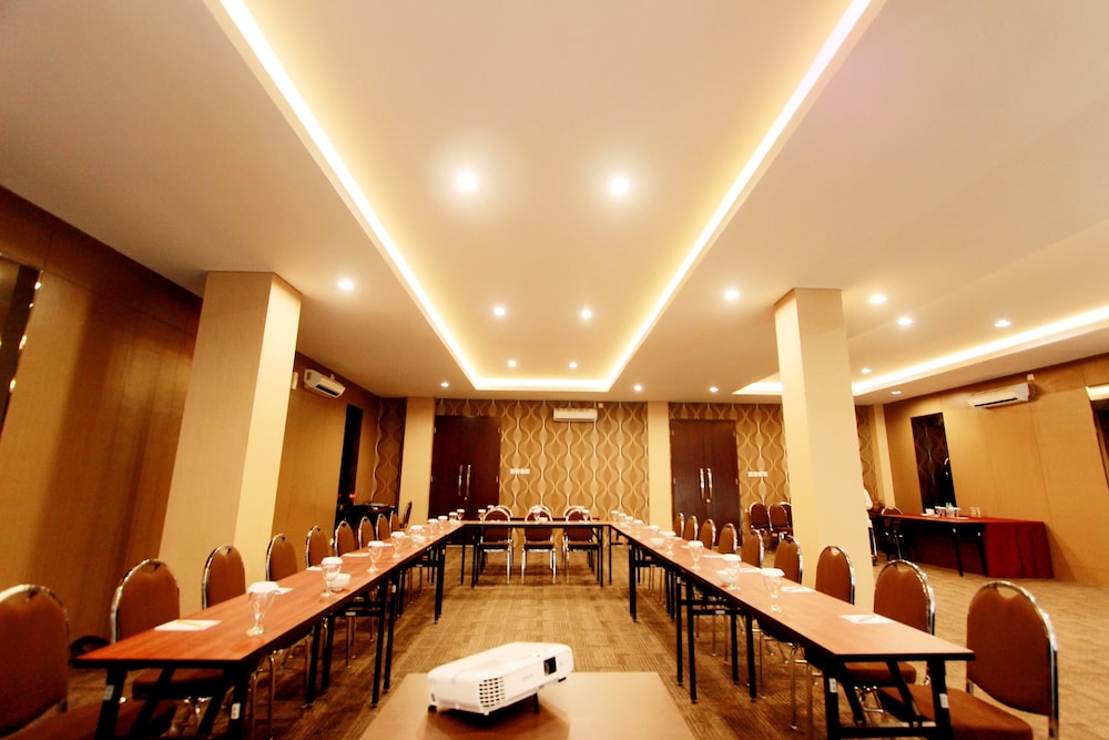 Viva Hotel Kediri by Azana 40/55