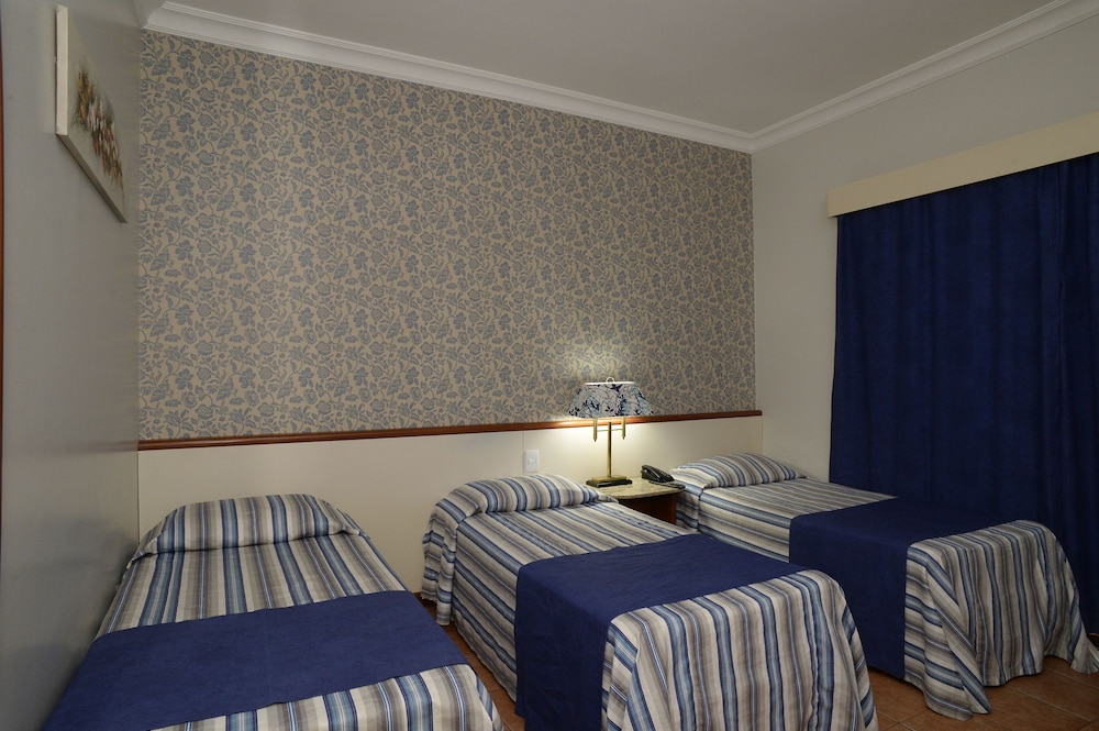 COLONIAL PLAZA HOTEL 5/22