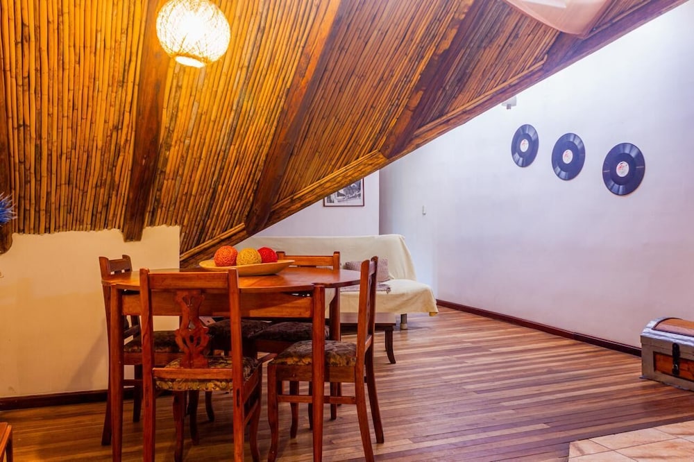 Casa De Las Rosas 53/63