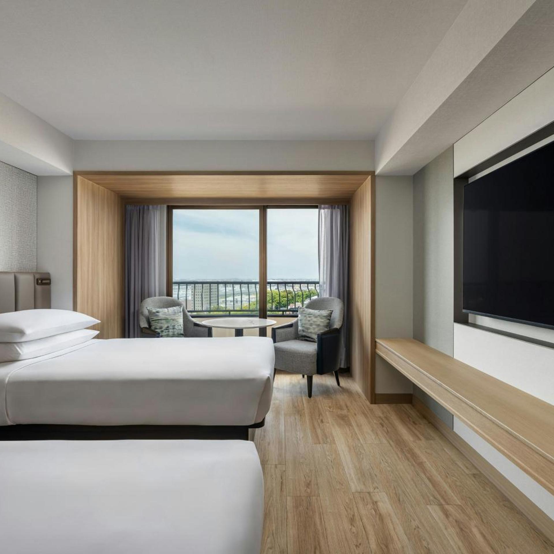 Club, Twin Beds