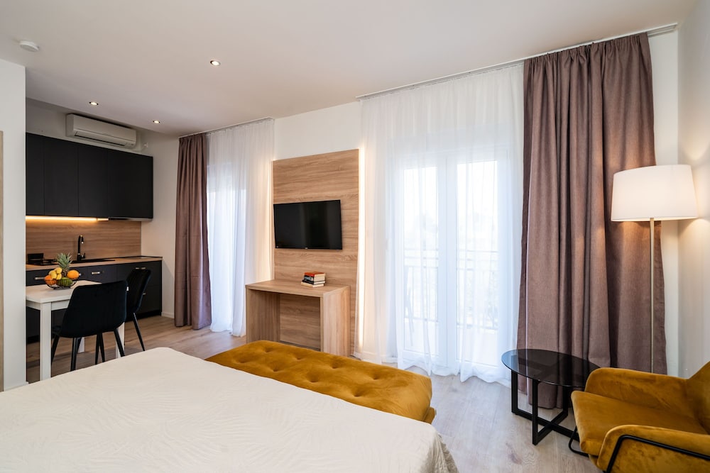 Bacan Serviced Apartments 30/64