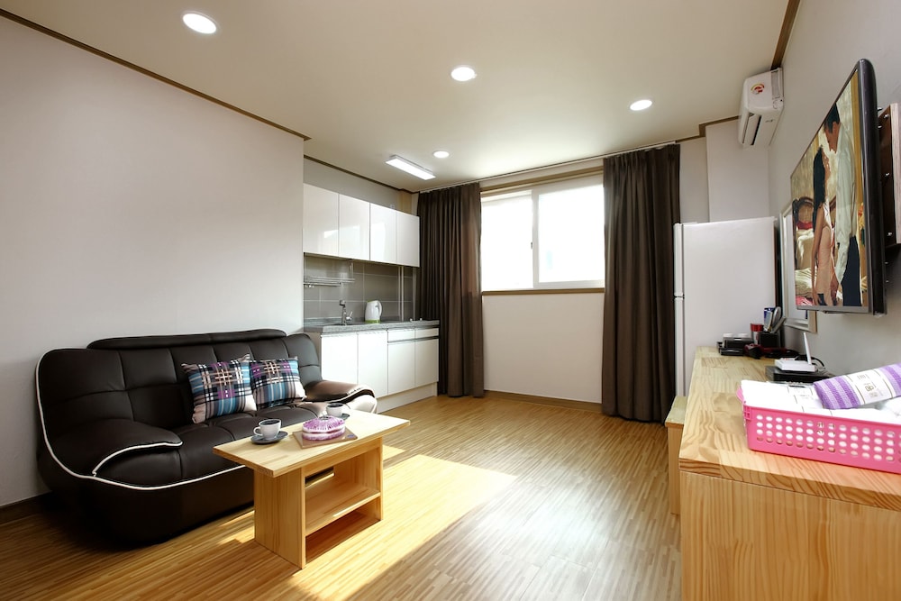 Traum Hotel &amp; Condo 31/55