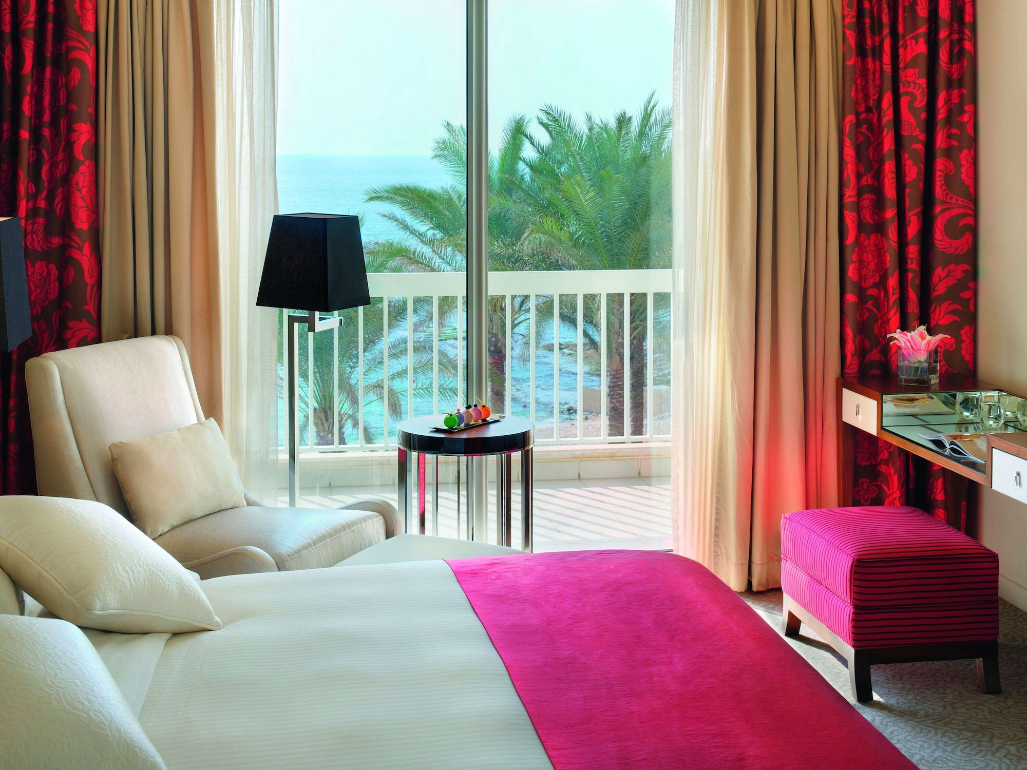 غرفة تنفيذية بسرير كينج، Movenpick Hotel Beirut 9/10